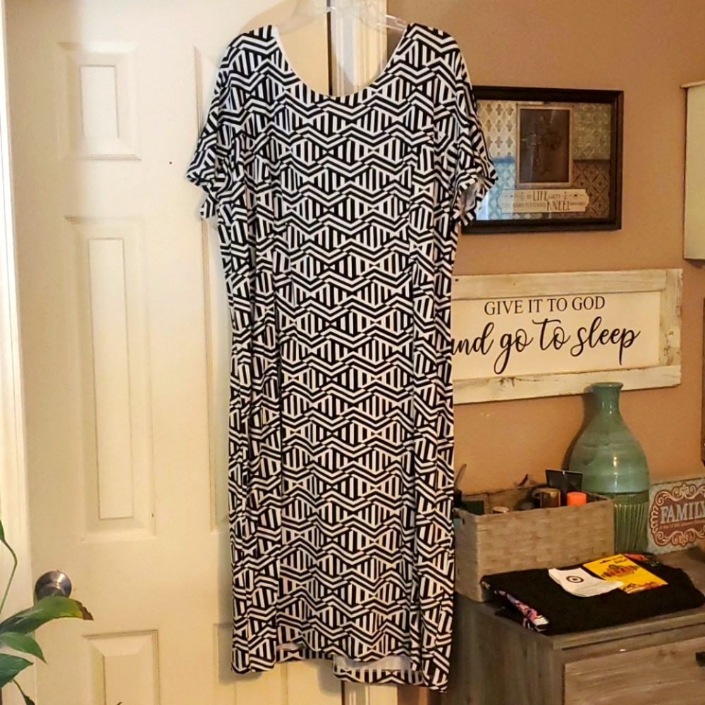 CATO Size 24W Black and White Dress